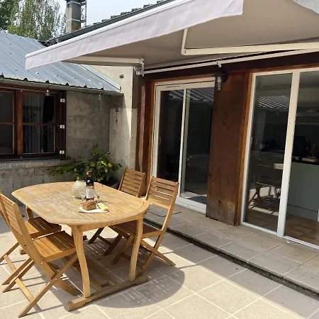 Luxurious Garden Apartment *